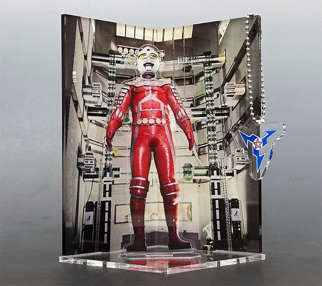 「ニセ・ウルトラセブン」アクリルジオラマ（地球防衛軍マークキーホルダー付）
